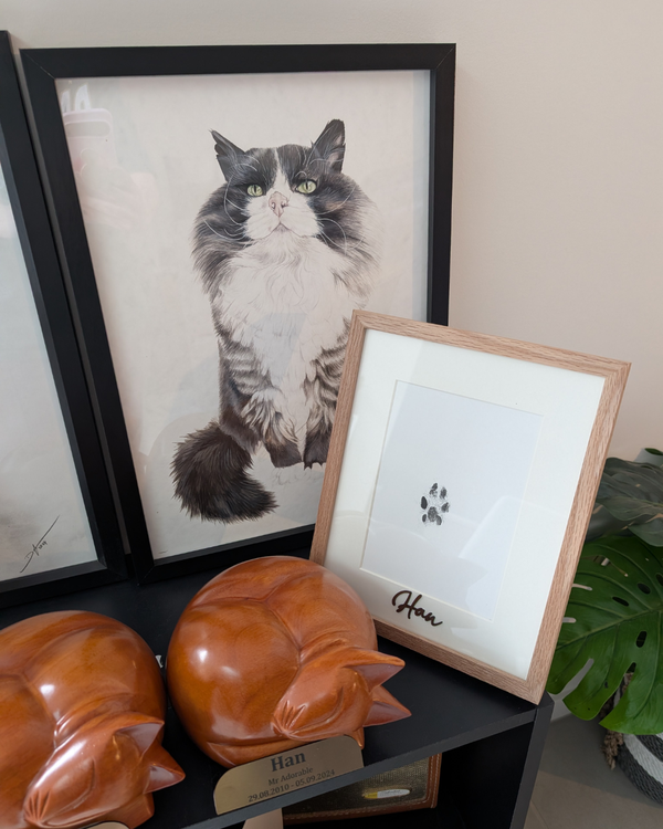 Laura - Portrait and Paw print of Han